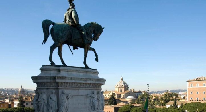 Osservate bene le statue nelle vostre piazze: il segreto che vi svelerà particolari interessanti per fare anche bella figura